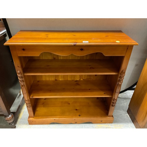 573 - MODERN FREE STANDING OPEN PINE BOOK CASE W36