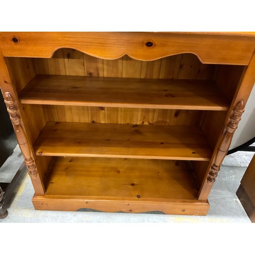 573 - MODERN FREE STANDING OPEN PINE BOOK CASE W36