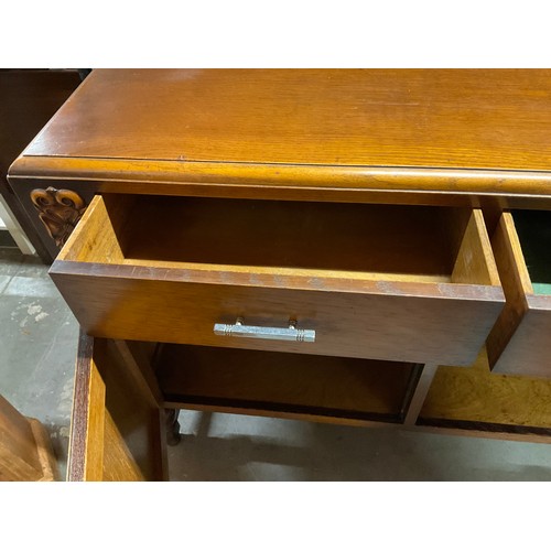 572 - VINTAGE 1950S OAK SIDEBOARD WITH TWO DRAWERS ABOVE TWO CUPBOARDS WITH CHROME HANDLES W48