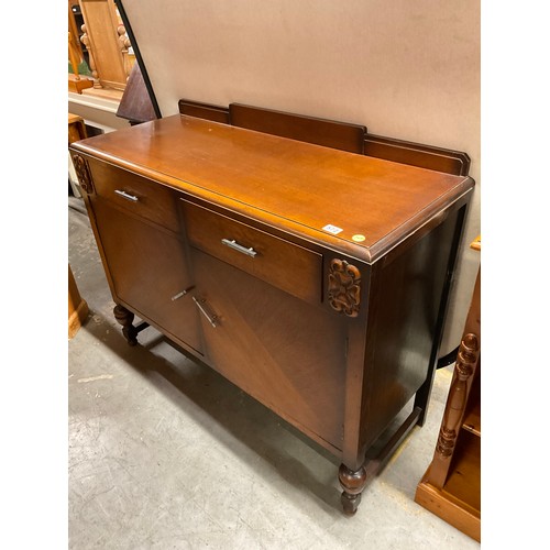 572 - VINTAGE 1950S OAK SIDEBOARD WITH TWO DRAWERS ABOVE TWO CUPBOARDS WITH CHROME HANDLES W48