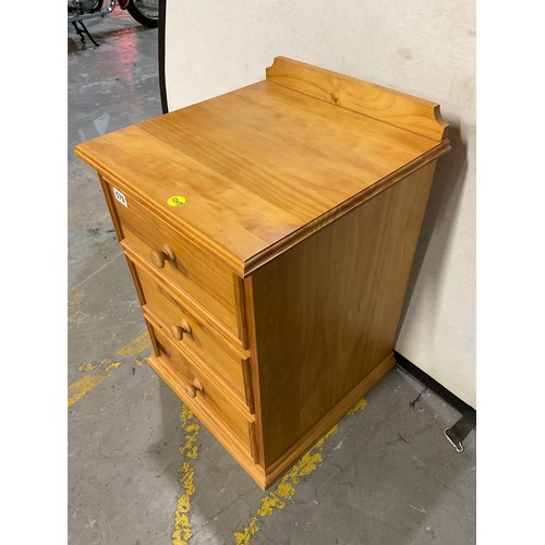 579 - MODERN SOLID PINE THREE DRAWER BEDSIDE CHEST W18