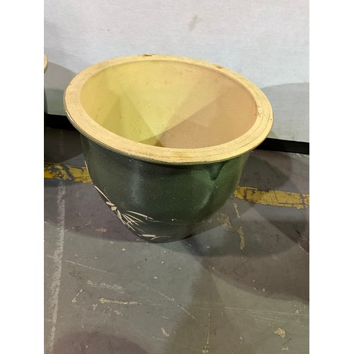 324 - SET OF THREE GRADUATED GARDEN CERAMIC POTS