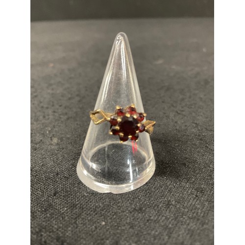 134 - 9 CT GOLD GARNET LADIES DRESS RING TOTAL WEIGHT 1.9G