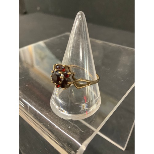 134 - 9 CT GOLD GARNET LADIES DRESS RING TOTAL WEIGHT 1.9G