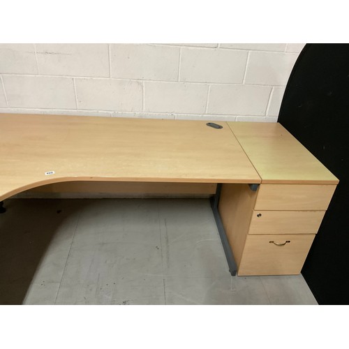 400 - MODERN L SHAPED COMPUTER DESK 46