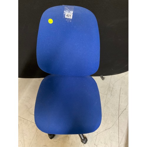 401 - BLUE SWIVEL OFFICE CHAIR