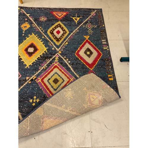 410 - BLUE DIAMOND PATTERNED RUG 75