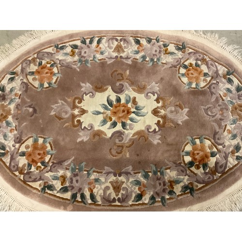 422 - OVAL PATTERNED RUG 60