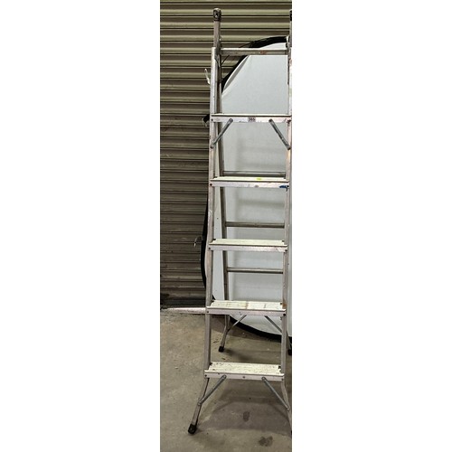 365 - FIVE RUNG  ALIMINIUM DUAL STEP LADDER /EXTENDING LADDER A/F AND CROW BAR