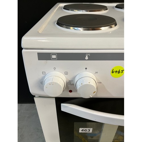 463 - BRAND NEW CURRYS ESSENTIALS FREE STANDING SLIMLINE ELECTRIC COOKER WITH SMALL CHIP TO ENAMEL H35