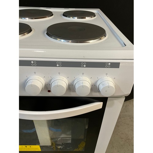 463 - BRAND NEW CURRYS ESSENTIALS FREE STANDING SLIMLINE ELECTRIC COOKER WITH SMALL CHIP TO ENAMEL H35