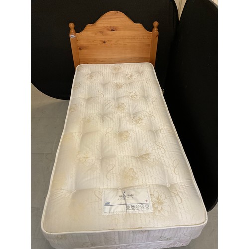 442 - SINGLE DIVAN BED WITH PINE HEADBOARD AND MATRESS