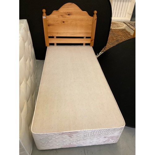 442 - SINGLE DIVAN BED WITH PINE HEADBOARD AND MATRESS