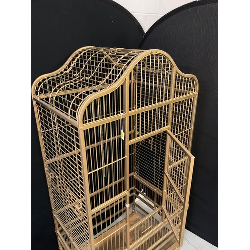 442A - GOLD PAINTED METAL PARROT/PET CAGE H66