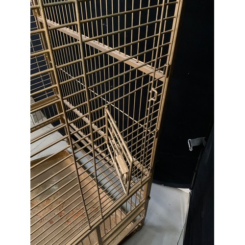 442A - GOLD PAINTED METAL PARROT/PET CAGE H66