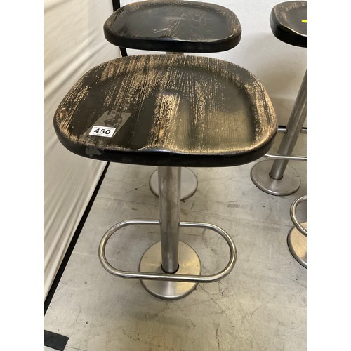 450 - FIVE METAL BAR STOOLS WITH WOODEN SEATS ON CHROME BASES WITH FOOT REST