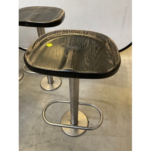 451 - FOUR METAL BAR STOOLS WITH WOODEN SEATS ON CHROME BASES WITH FOOT REST