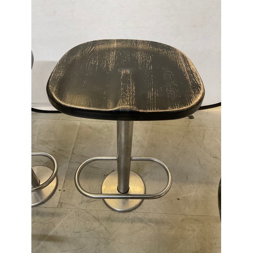 451 - FOUR METAL BAR STOOLS WITH WOODEN SEATS ON CHROME BASES WITH FOOT REST