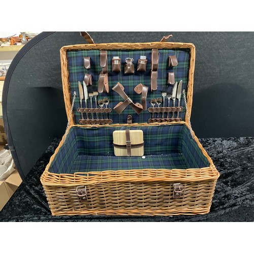 5 - WICKER PICNIC HAMPER BASKET AND CONTENTS TO INCLUDE GLASSES AND PLATES