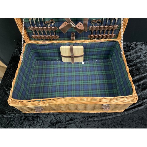 5 - WICKER PICNIC HAMPER BASKET AND CONTENTS TO INCLUDE GLASSES AND PLATES