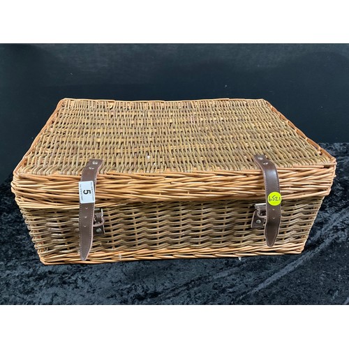 5 - WICKER PICNIC HAMPER BASKET AND CONTENTS TO INCLUDE GLASSES AND PLATES