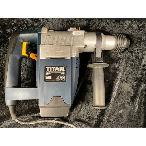 41 - TITAN 6KG ROTARY HAMMER DRILL IN CASE