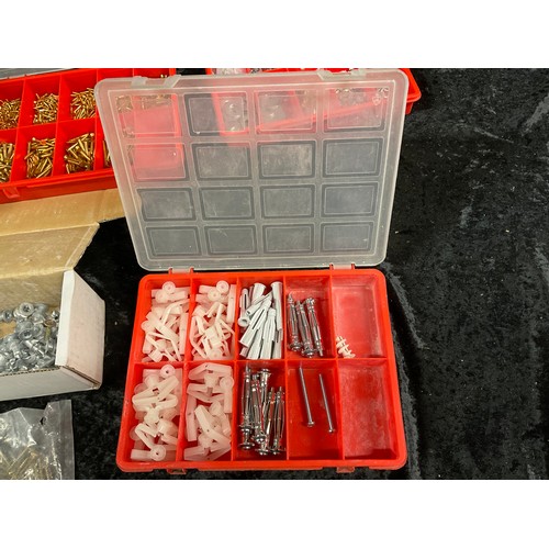 43 - BOX OF ODDS TO INCLUDE LIGHT BULBS,PORTABLE LAMPS,SCREW AND WASHER SETS ETC