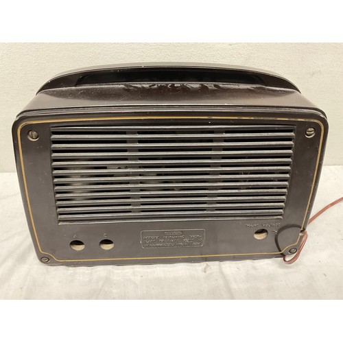 51 - VINTAGE PHILLIPS BAKERLITE RADIO