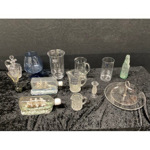 59 - QUANTITY OF GLASSWARE AND COLLECTABLES TO INCLUDE SHIPS IN BOTTLES ETC