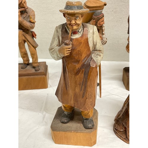 73 - COLLECTION OF BLACK FOREST STYLE CARVED WOODEN FIGURES TO INCLUDE MUSCIANS AND A BEAR