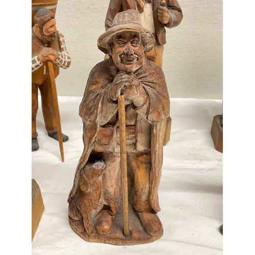 73 - COLLECTION OF BLACK FOREST STYLE CARVED WOODEN FIGURES TO INCLUDE MUSCIANS AND A BEAR