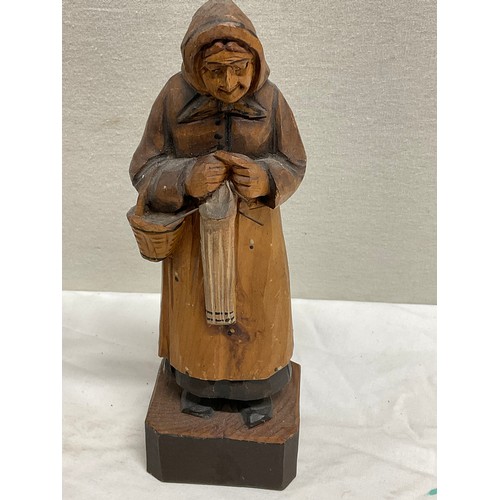 73 - COLLECTION OF BLACK FOREST STYLE CARVED WOODEN FIGURES TO INCLUDE MUSCIANS AND A BEAR