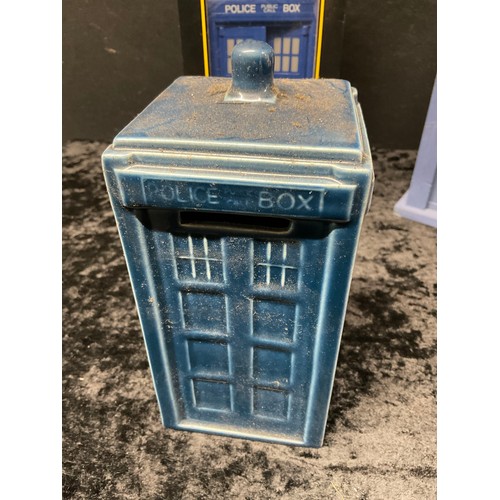 88 - FOUR DOCTOR WHO TARDIS POLICE BOXES TO INCLUDE TWO CERAMIC MONEY BOXES,WOODEN EXAMPLE AND DAPOL BOXE... 