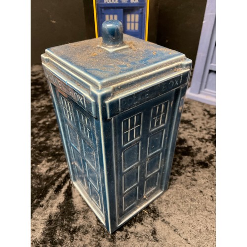 88 - FOUR DOCTOR WHO TARDIS POLICE BOXES TO INCLUDE TWO CERAMIC MONEY BOXES,WOODEN EXAMPLE AND DAPOL BOXE... 