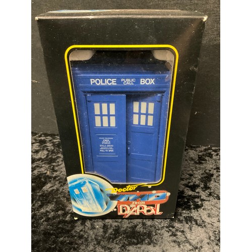 88 - FOUR DOCTOR WHO TARDIS POLICE BOXES TO INCLUDE TWO CERAMIC MONEY BOXES,WOODEN EXAMPLE AND DAPOL BOXE... 