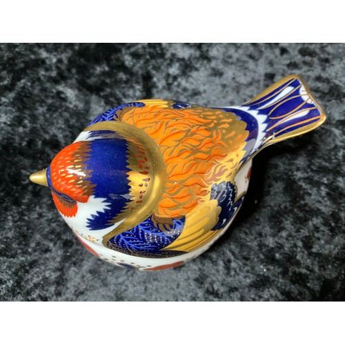 98 - ROYAL CROWN DERBY PAPERWEIGHT,GOLD FINCH NESTING WITH SILVER BUTTON TO BASE