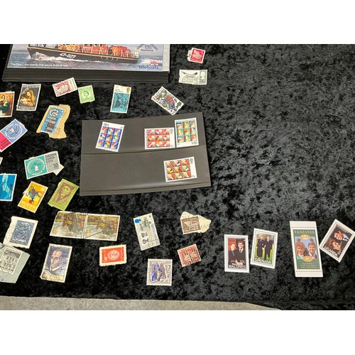 102 - COLLECTION OF STAMPS AND POSTCARDS TO INCLUDE 3 SCHOOLBOY ALBUMS AND QUANTITY OF LOOSE.