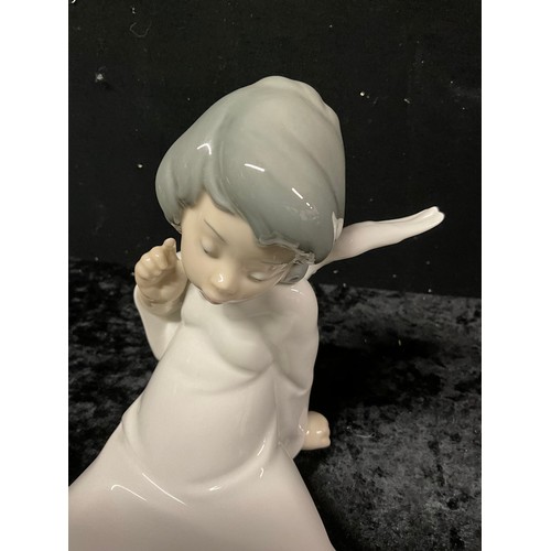 115 - LLADRO FIGURE OF A ANGEL