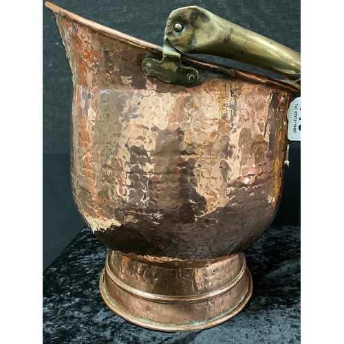 110 - HAMMERED COPPER AND BRASS COAL SCUTTLE H16