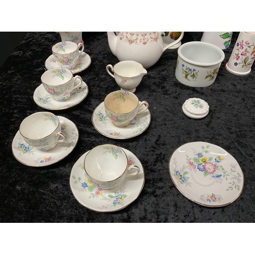 144 - BOX OF COLLECTABLE CERAMICS TO INCLUDE RADFORD DISH,PORT MERRION AND VINTAGE TEA SET