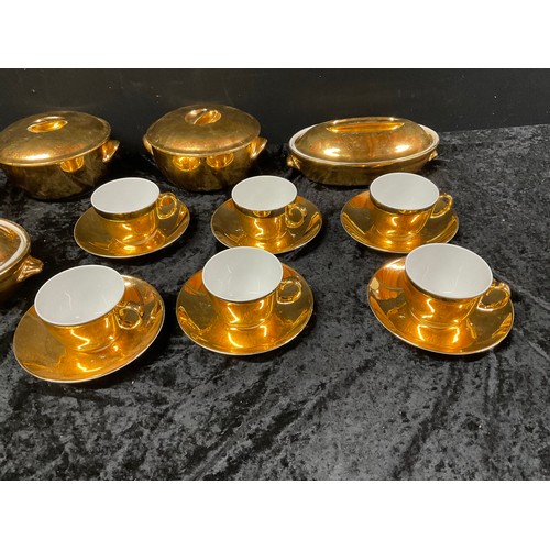 154 - QUANTITY OF GOLD ROYAL WORCESTER DINNER AND TEA WARE