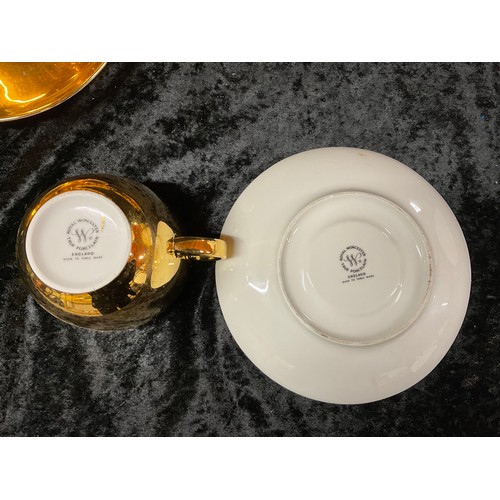 154 - QUANTITY OF GOLD ROYAL WORCESTER DINNER AND TEA WARE