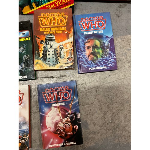 168 - BOX OF DOCTOR WHO PAPERBACK NOVELS WITH QUANTITY OF CHILDRENS ANNUALS