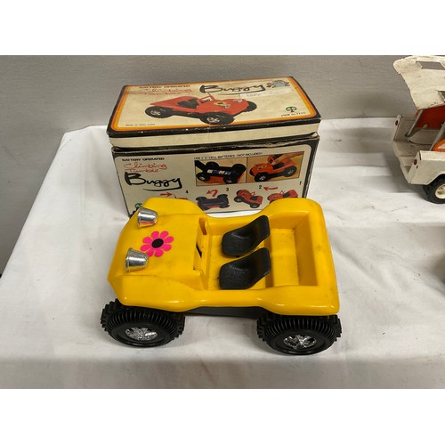 172 - BOX OF VINTAGE TOY VEHICLES TO INCLUDE B0XED BEACH BUGGY AND HORNBY ITEMS