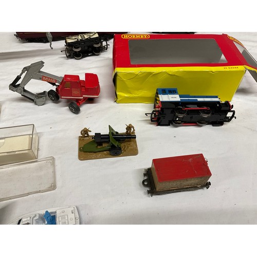 172 - BOX OF VINTAGE TOY VEHICLES TO INCLUDE B0XED BEACH BUGGY AND HORNBY ITEMS