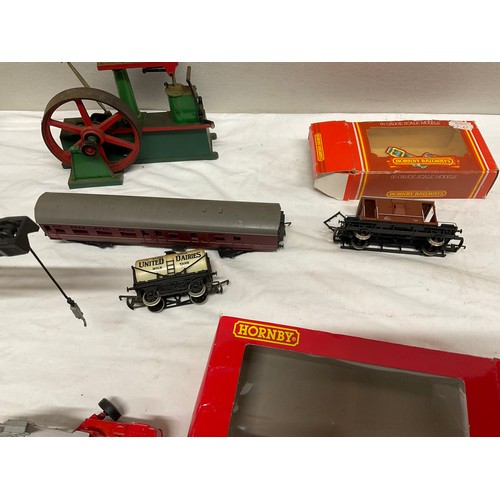 172 - BOX OF VINTAGE TOY VEHICLES TO INCLUDE B0XED BEACH BUGGY AND HORNBY ITEMS