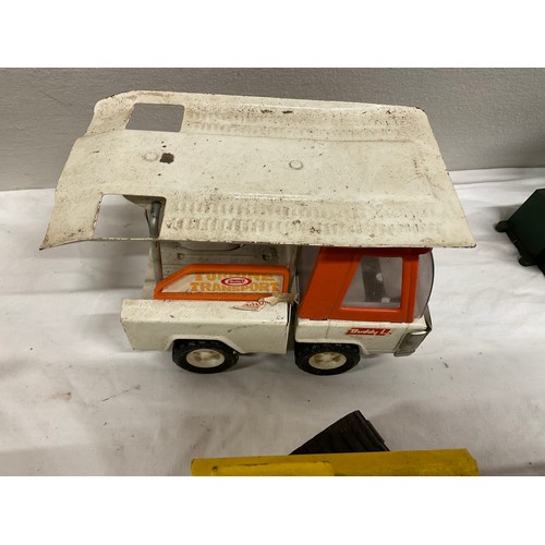 172 - BOX OF VINTAGE TOY VEHICLES TO INCLUDE B0XED BEACH BUGGY AND HORNBY ITEMS