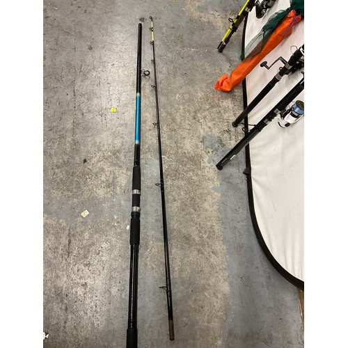 68 - QUANTITY OF CARP FISHING RODS,LANDING NET AND SELECTION OF FISHING ITEMS