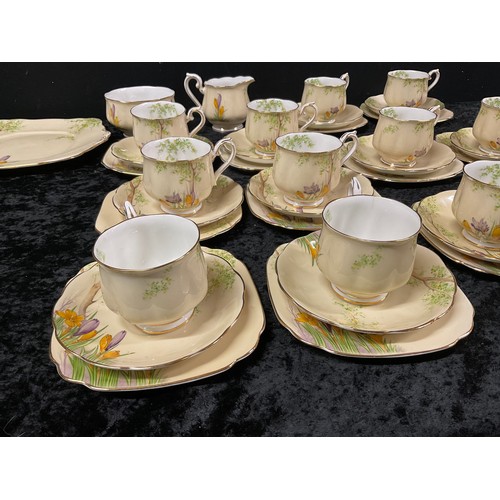 191 - VINTAGE ROYAL ALBERT CROCUS PATTERN TEA AND SANDWICH SET 40 PIECES