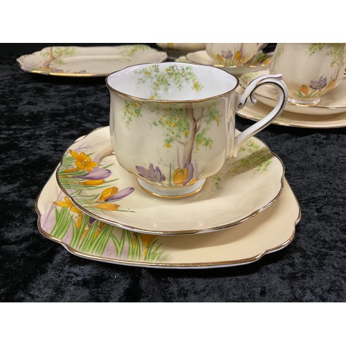 191 - VINTAGE ROYAL ALBERT CROCUS PATTERN TEA AND SANDWICH SET 40 PIECES